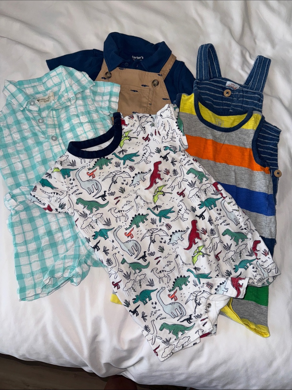 Bundle 5 baby boy outfits for any occasion
Excellent condition